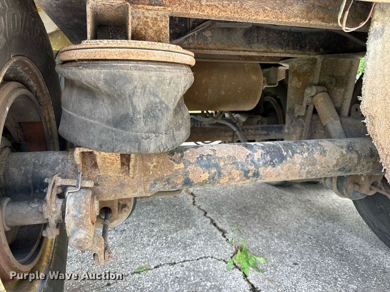 image for item EF2092 2007 Superior end dump trailer