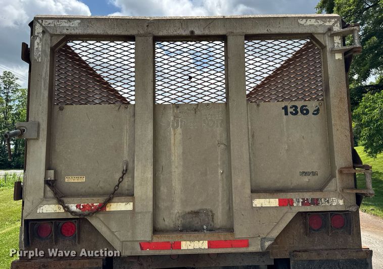 image for item EF2092 2007 Superior end dump trailer