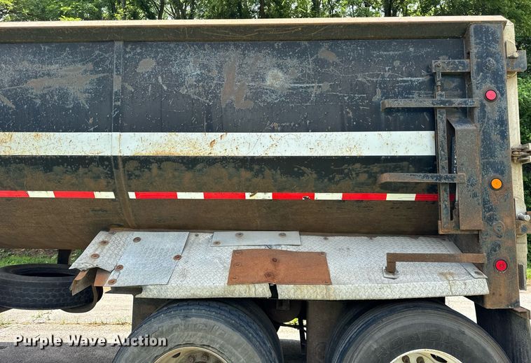 image for item EF2092 2007 Superior end dump trailer