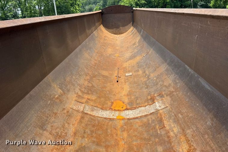 image for item EF2092 2007 Superior end dump trailer