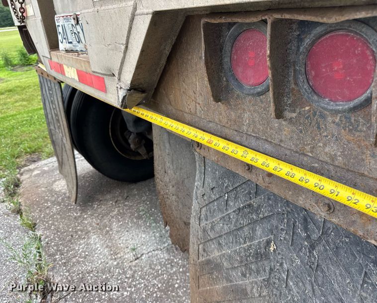 image for item EF2092 2007 Superior end dump trailer