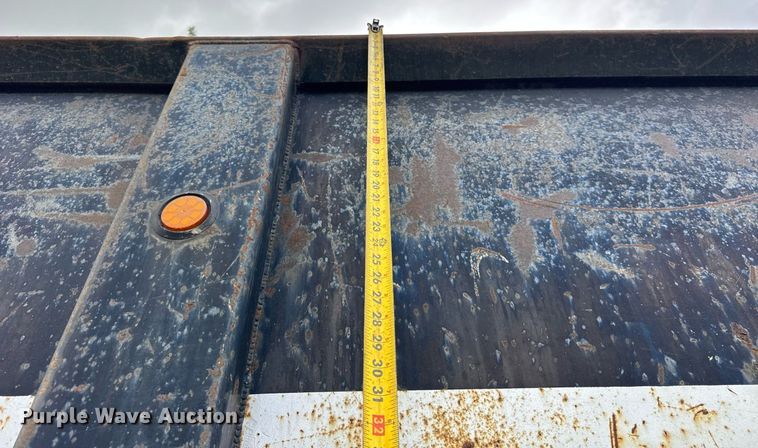 image for item EF2092 2007 Superior end dump trailer
