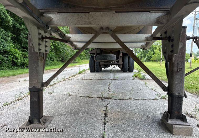 image for item EF2092 2007 Superior end dump trailer