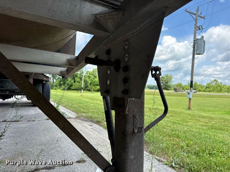 image for item EF2092 2007 Superior end dump trailer