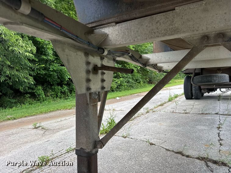 image for item EF2092 2007 Superior end dump trailer