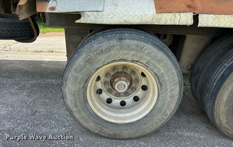 image for item EF2092 2007 Superior end dump trailer