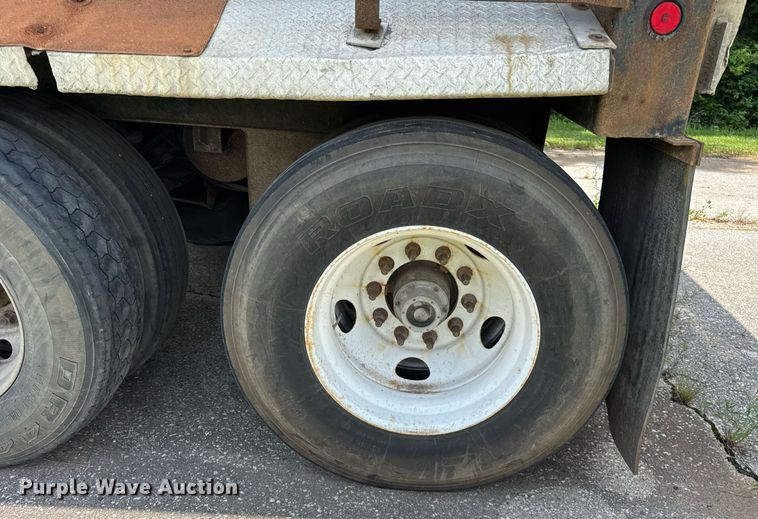 image for item EF2092 2007 Superior end dump trailer