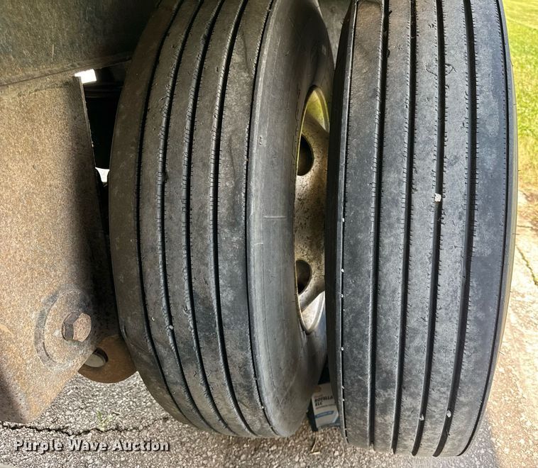 image for item EF2092 2007 Superior end dump trailer