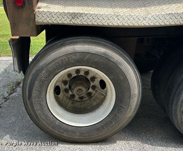 image for item EF2092 2007 Superior end dump trailer