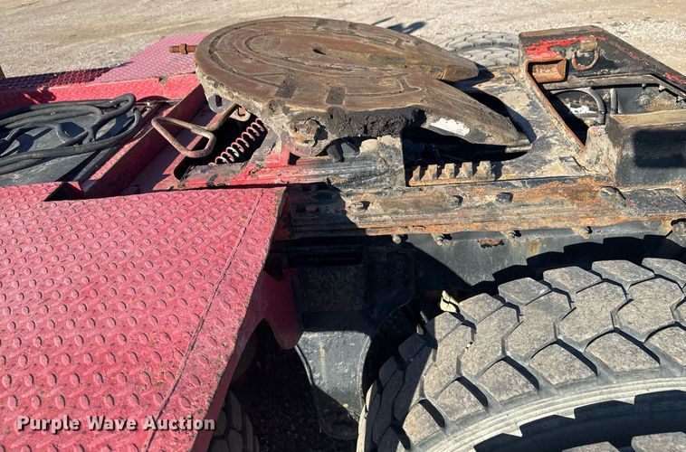 image for item EG2394 2012 Kenworth T800 winch truck