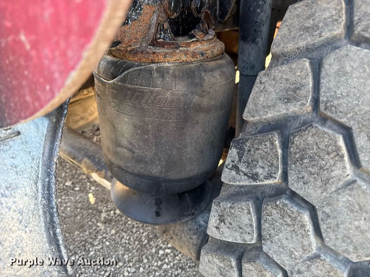 image for item EG2394 2012 Kenworth T800 winch truck