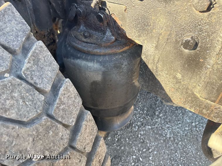 image for item EG2394 2012 Kenworth T800 winch truck