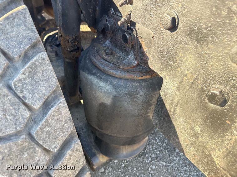 image for item EG2394 2012 Kenworth T800 winch truck