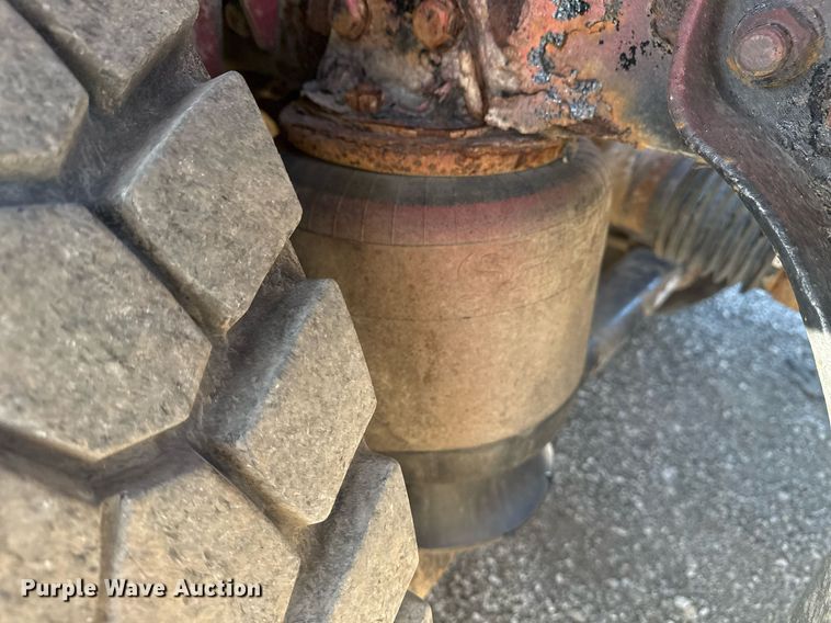 image for item EG2394 2012 Kenworth T800 winch truck