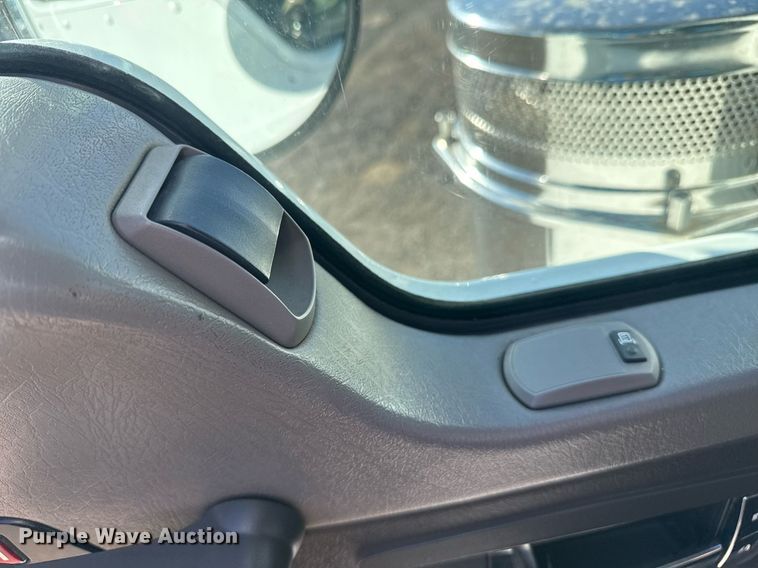 image for item EG2394 2012 Kenworth T800 winch truck