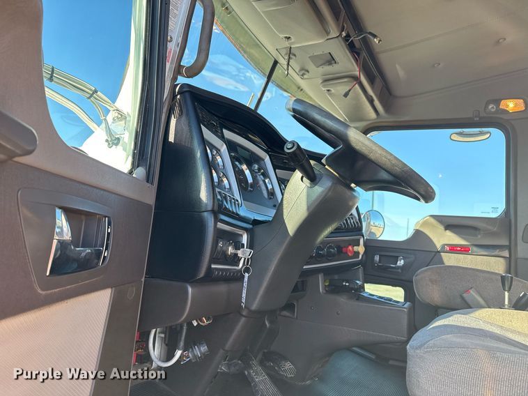 image for item EG2394 2012 Kenworth T800 winch truck