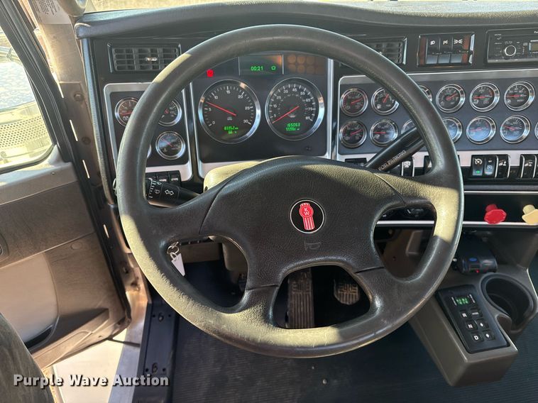 image for item EG2394 2012 Kenworth T800 winch truck