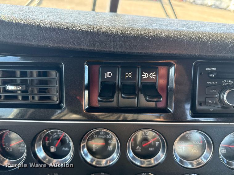 image for item EG2394 2012 Kenworth T800 winch truck