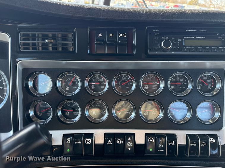 image for item EG2394 2012 Kenworth T800 winch truck