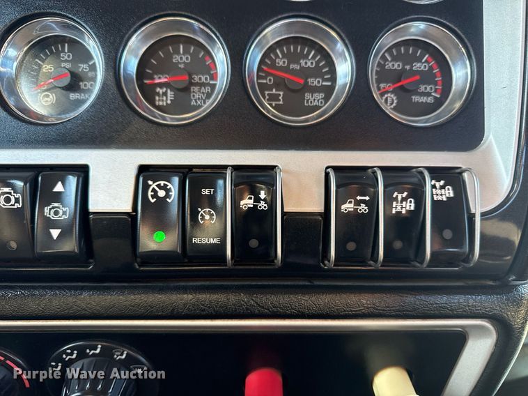 image for item EG2394 2012 Kenworth T800 winch truck