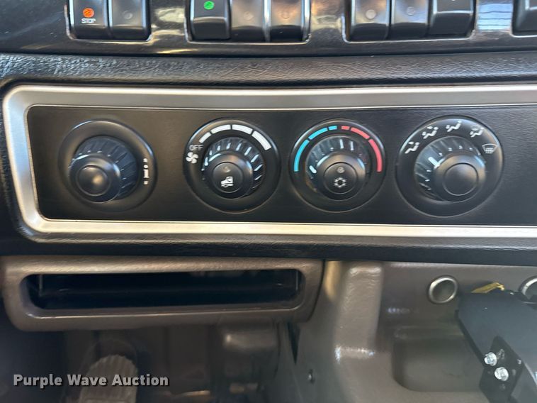 image for item EG2394 2012 Kenworth T800 winch truck