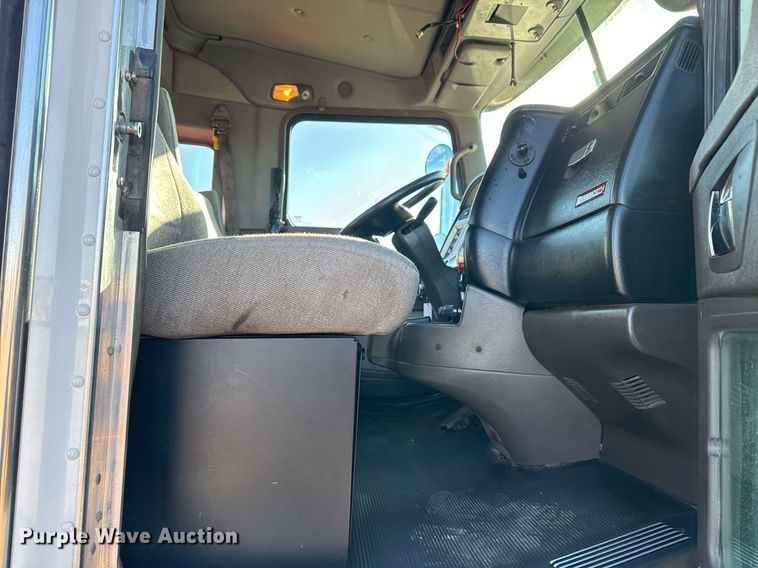 image for item EG2394 2012 Kenworth T800 winch truck