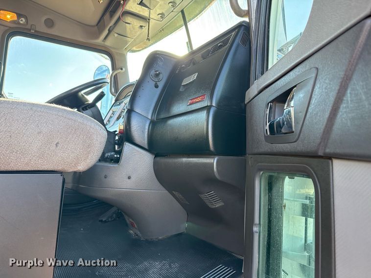 image for item EG2394 2012 Kenworth T800 winch truck