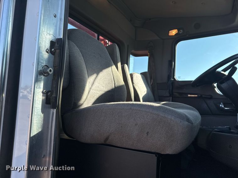 image for item EG2394 2012 Kenworth T800 winch truck