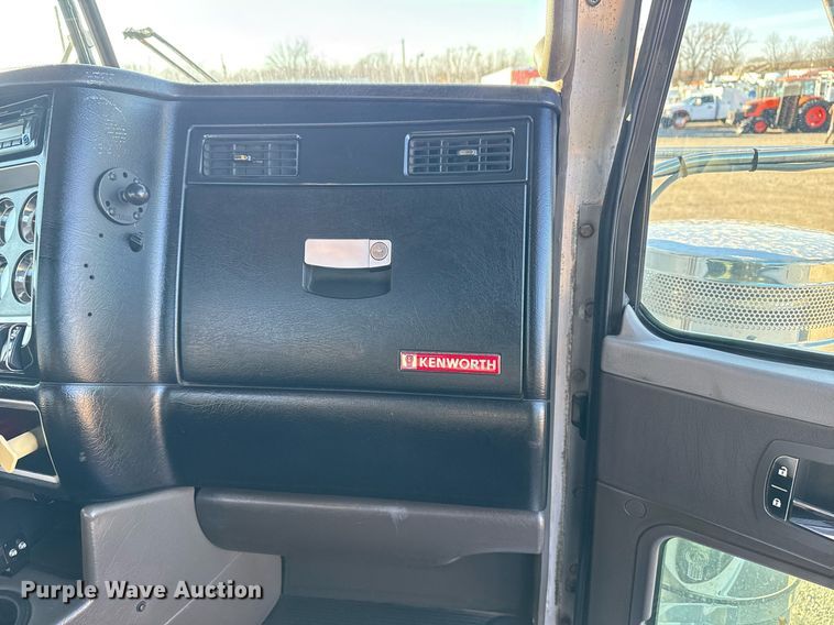 image for item EG2394 2012 Kenworth T800 winch truck