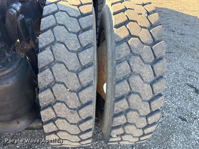 image for item EG2394 2012 Kenworth T800 winch truck