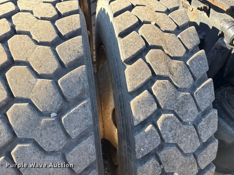 image for item EG2394 2012 Kenworth T800 winch truck