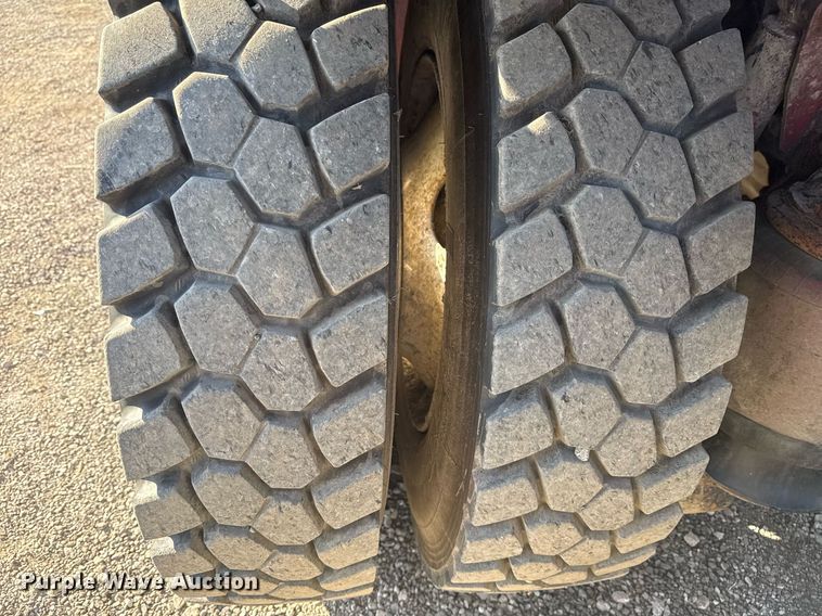 image for item EG2394 2012 Kenworth T800 winch truck