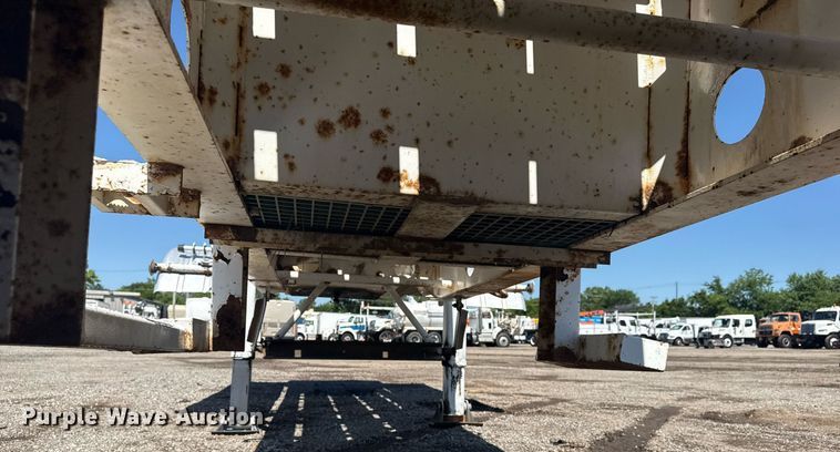 image for item EG5935 1996 Transcraft pipe trailer