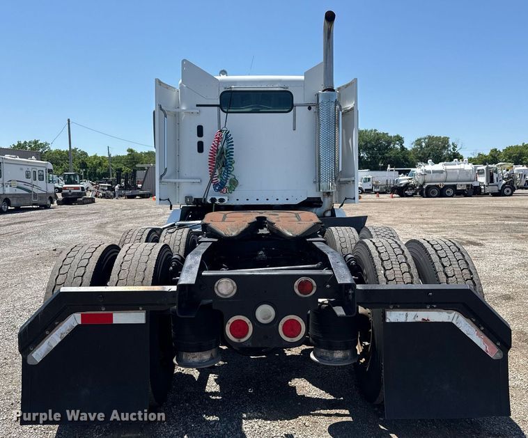 image for item EG5941 2002 Freightliner Century Class semi truck