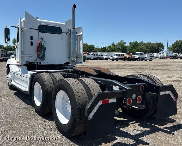 image for item EG5941 2002 Freightliner Century Class semi truck