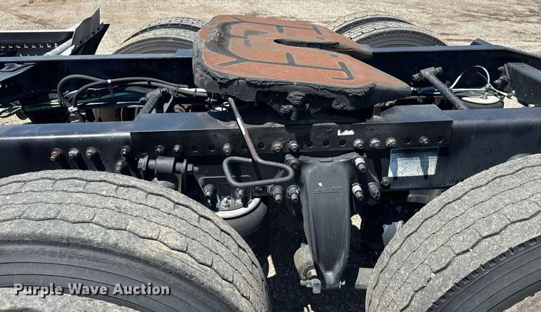 image for item EG5941 2002 Freightliner Century Class semi truck