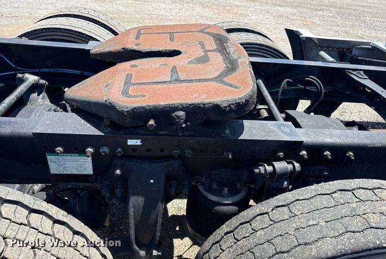 image for item EG5941 2002 Freightliner Century Class semi truck