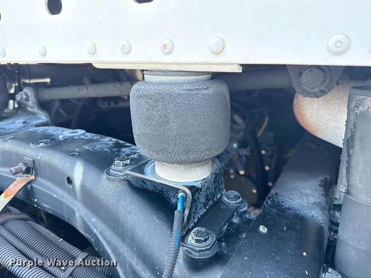 image for item EG5941 2002 Freightliner Century Class semi truck