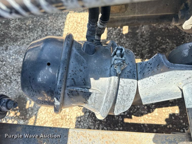 image for item EG5941 2002 Freightliner Century Class semi truck