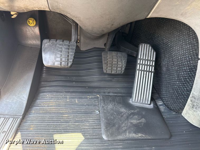 image for item EG5941 2002 Freightliner Century Class semi truck