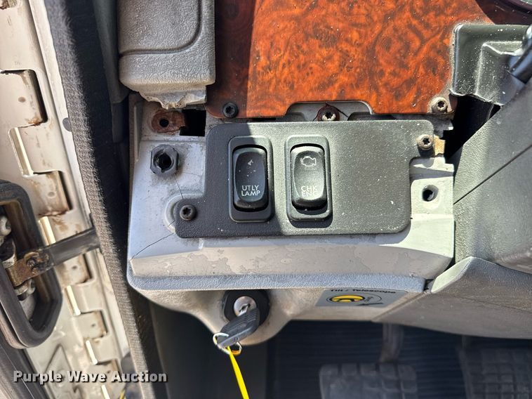 image for item EG5941 2002 Freightliner Century Class semi truck