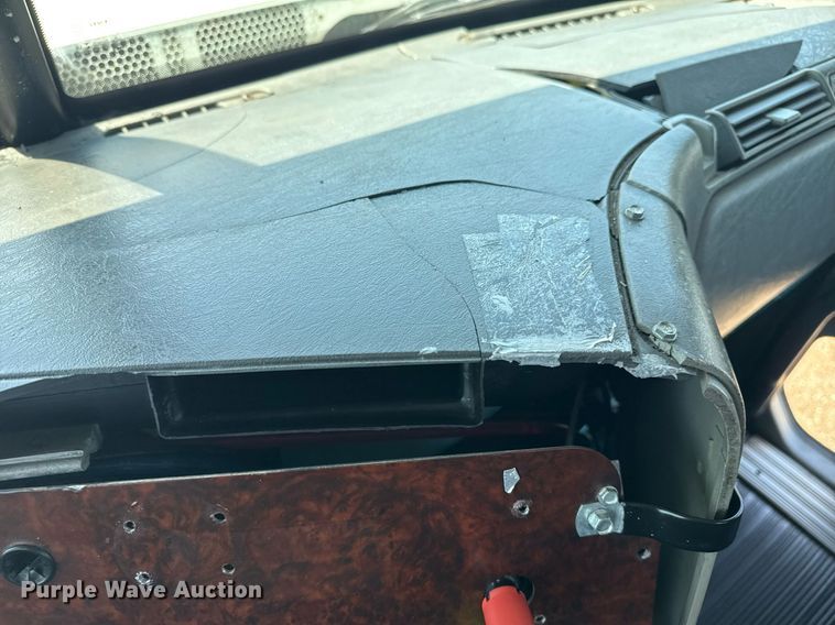 image for item EG5941 2002 Freightliner Century Class semi truck