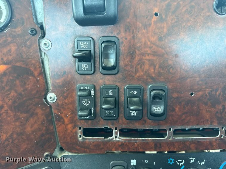 image for item EG5941 2002 Freightliner Century Class semi truck