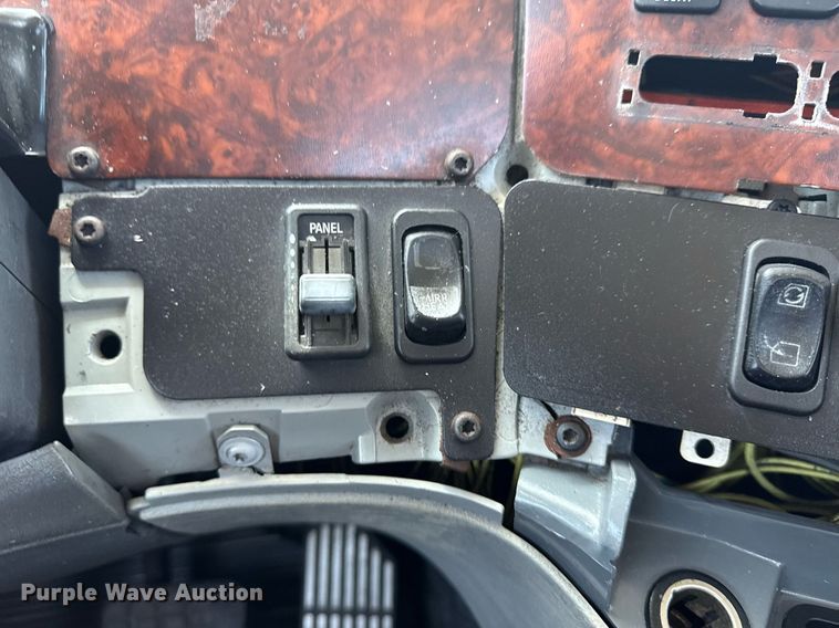 image for item EG5941 2002 Freightliner Century Class semi truck