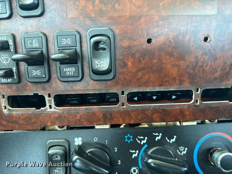 image for item EG5941 2002 Freightliner Century Class semi truck