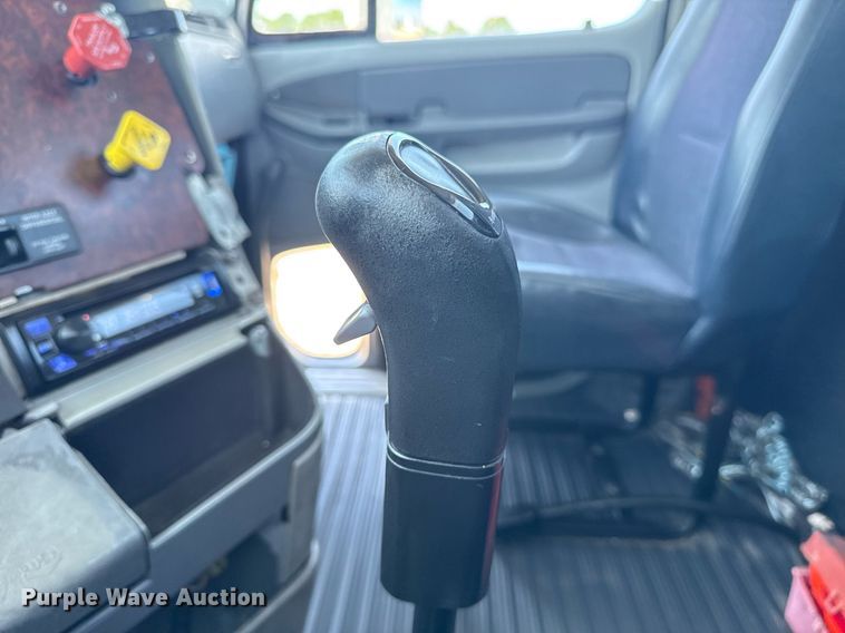 image for item EG5941 2002 Freightliner Century Class semi truck