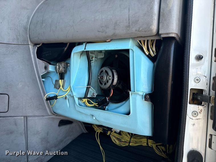 image for item EG5941 2002 Freightliner Century Class semi truck