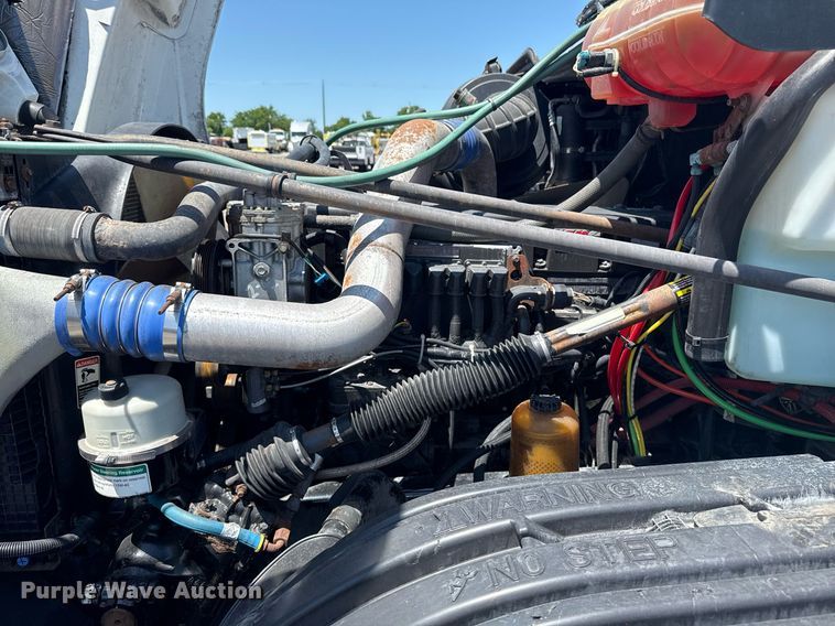 image for item EG5941 2002 Freightliner Century Class semi truck