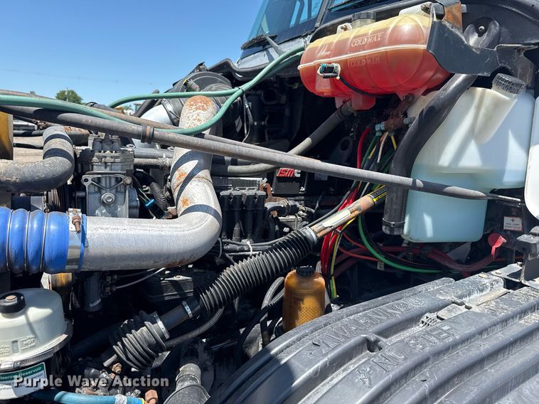 image for item EG5941 2002 Freightliner Century Class semi truck