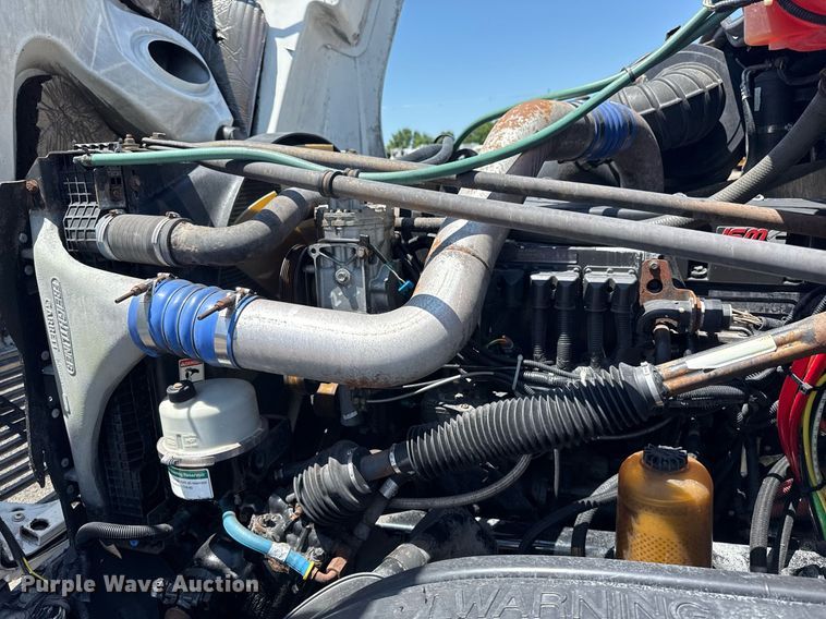 image for item EG5941 2002 Freightliner Century Class semi truck